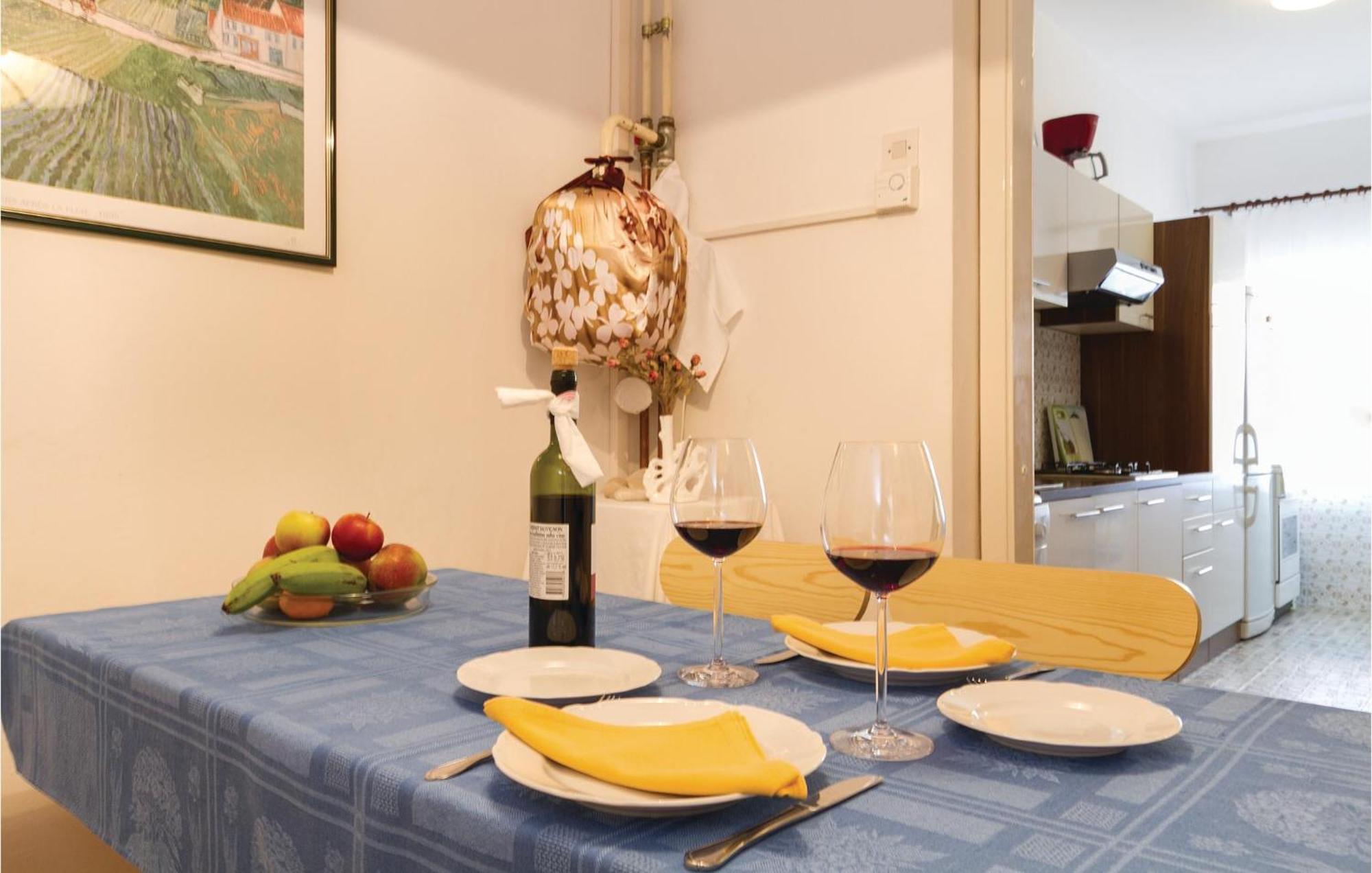 Stunning Apartment In Rovinj With Kitchen Esterno foto